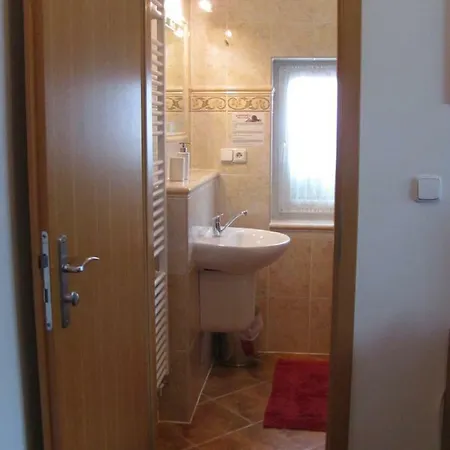 Sindleruv Dvur Guest house Krmelin
