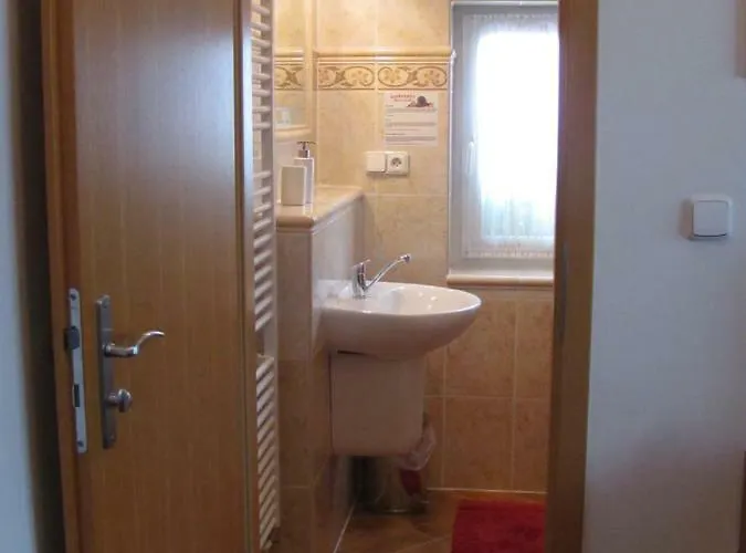 Sindleruv Dvur 게스트하우스 Krmelin